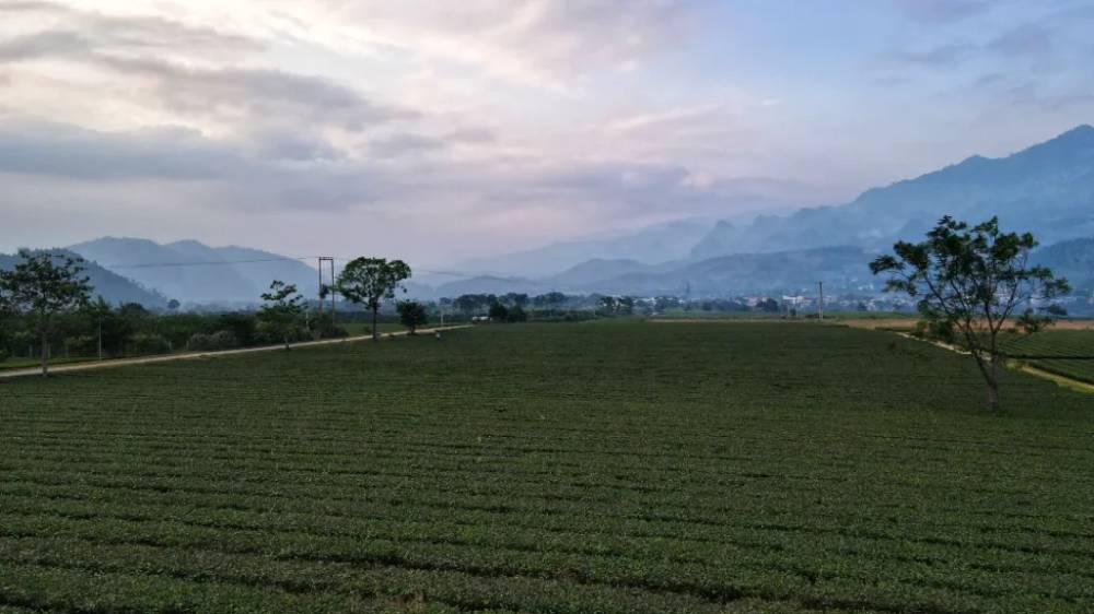 Hoàng hôn đẹp nhất mình thấy ở Yên Bái, trên hình không thấy rõ lắm, mình cũng để ảnh nguyên bản