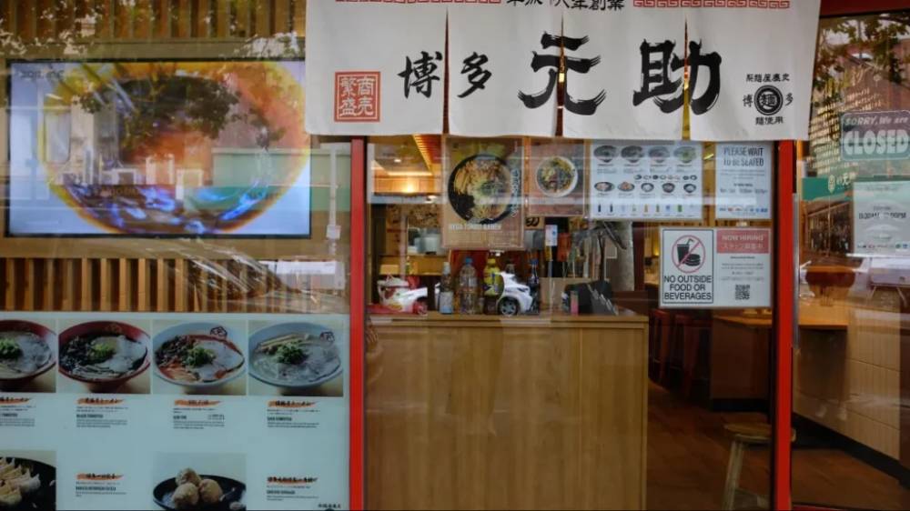 Phần Menu được update khá đầy đủ ở mặt tiền nên bạn hoàn toàn có thể cân nhắc trước khi bước vào. 