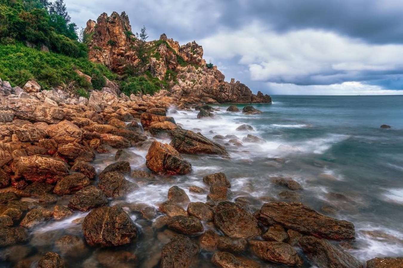 Hòa mình vào khung cảnh thiên nhiên hoang sơ, kỳ vĩ (nguồn: www.traveloka.com)