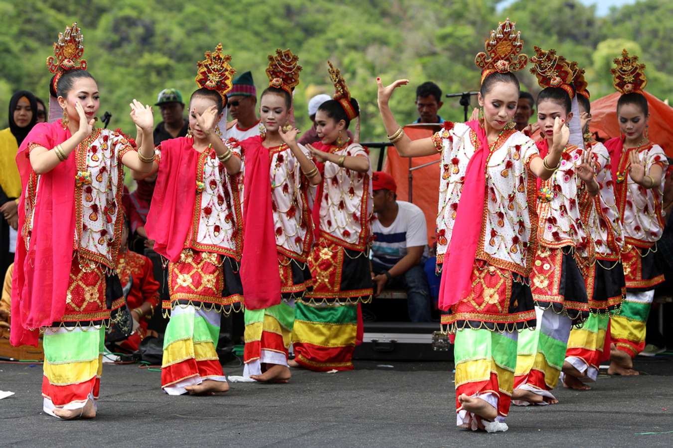 Mengenal Baju Adat Sulawesi Tenggara, Kaya Akan Makna!