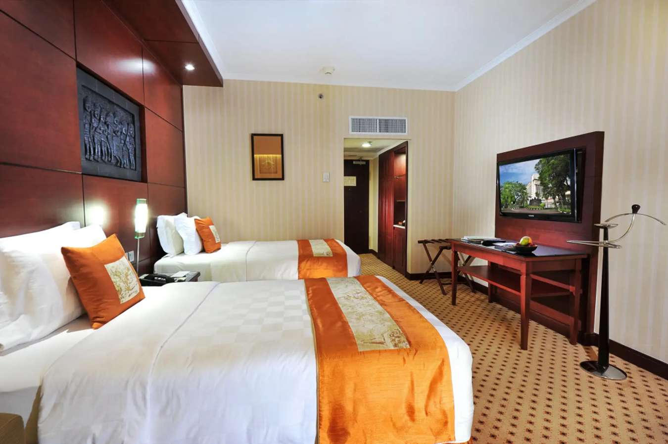 Hotel Borobudur Jakarta Bedroom