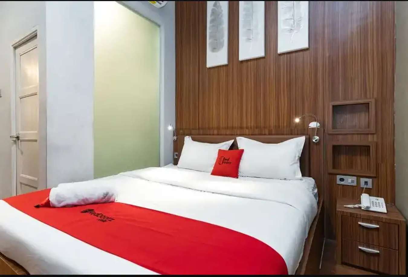 Bedroom -  RedDoorz Premium near Centre Point Mall Medan