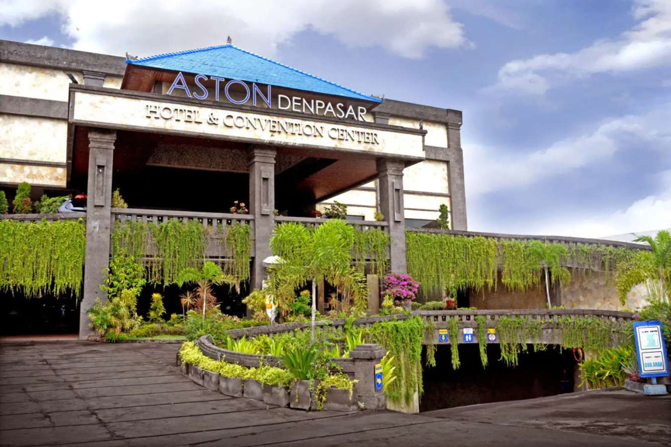 Hotel Aston Denpasar - Building