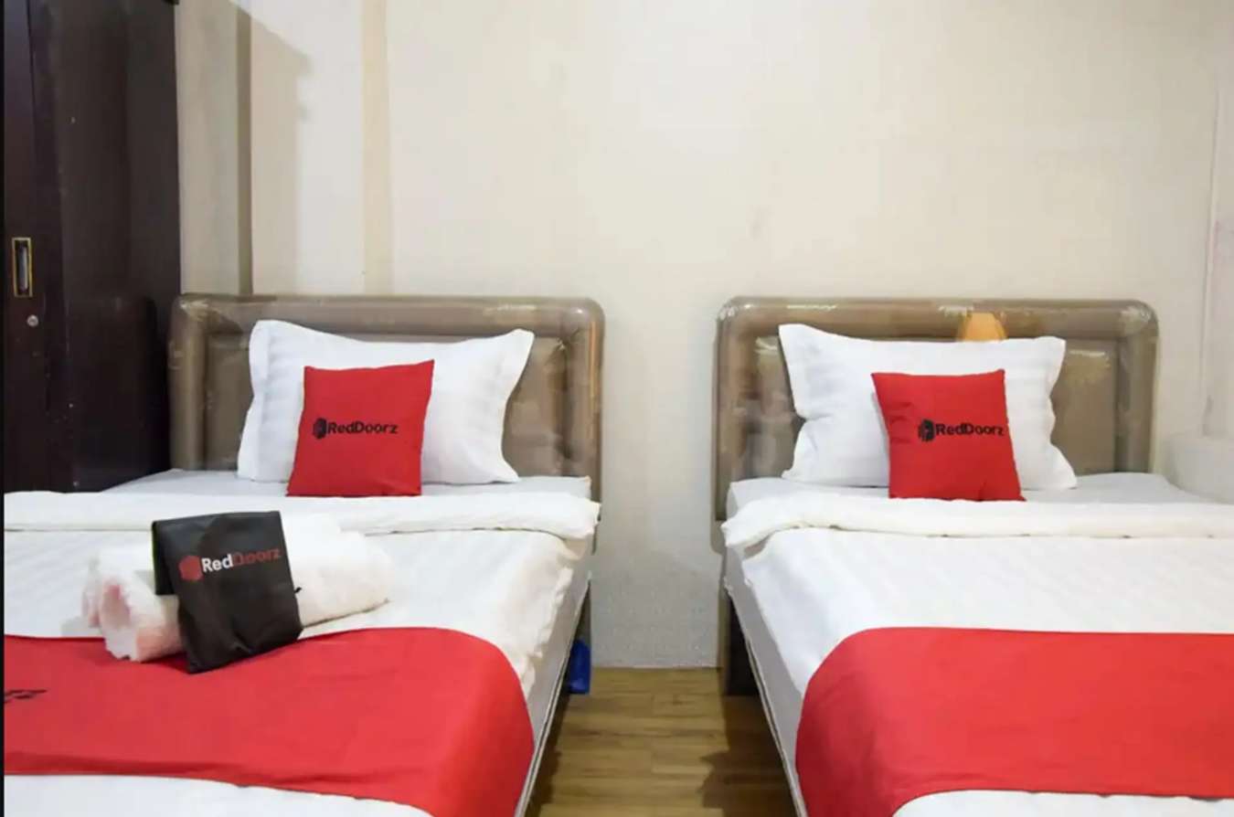 Bedroom - RedDoorz near Pelabuhan Tanjung Perak 2 Surabaya