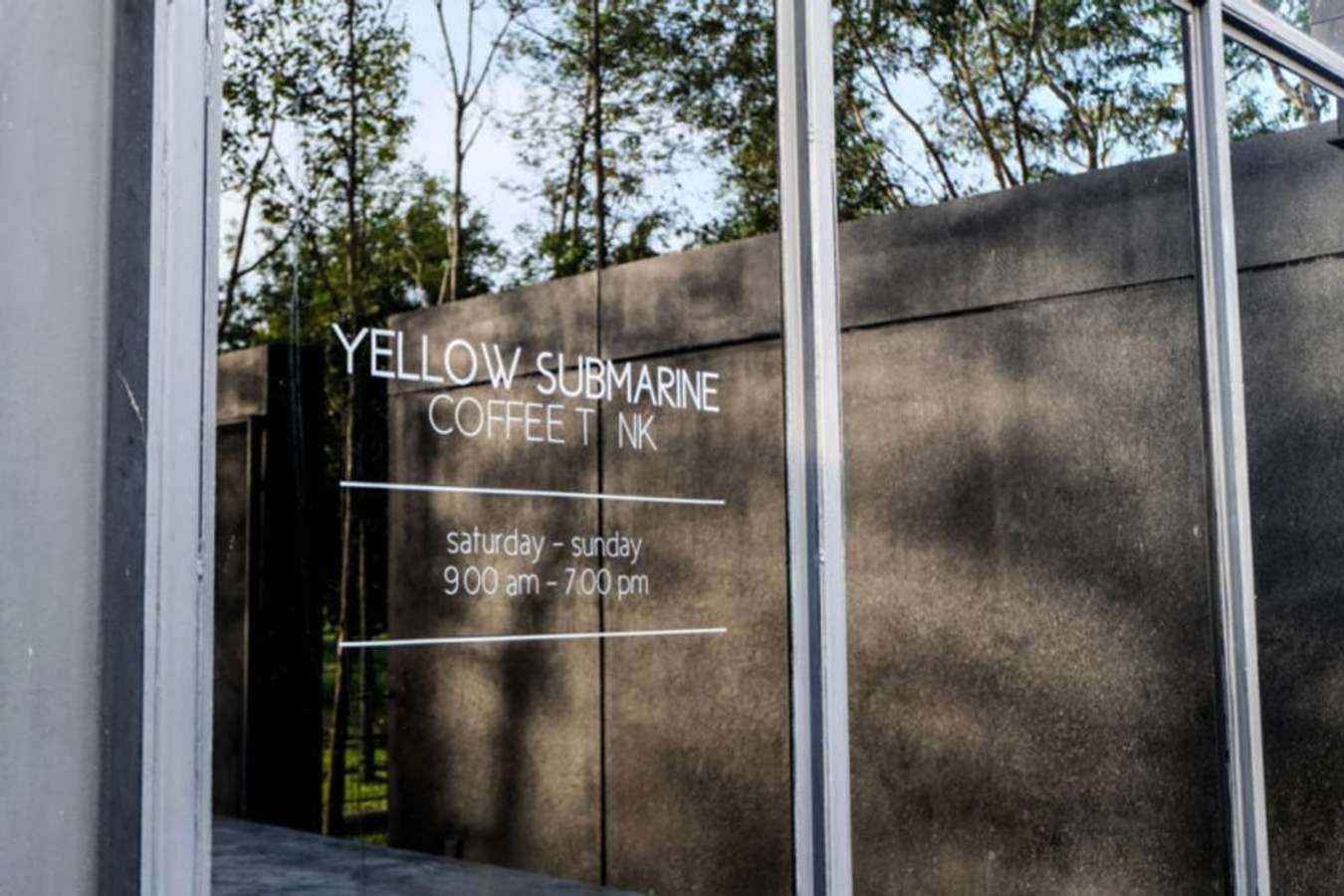 ร้าน Yellow Submarine Coffee Tank