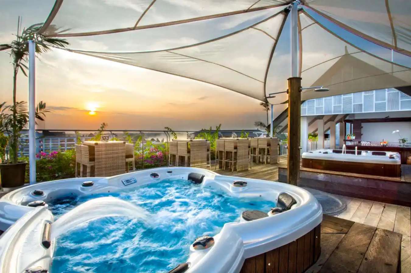 Daun Bali Seminyak Hotel - Jacuzzi Rooftop