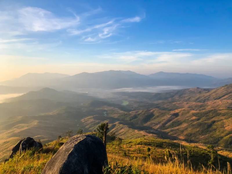 Vị trí bãi đá phù hợp để cắm trại