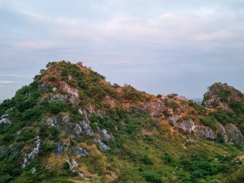 Bắt đầu lên tới núi, khi những tia nắng còn “lẩn trốn”