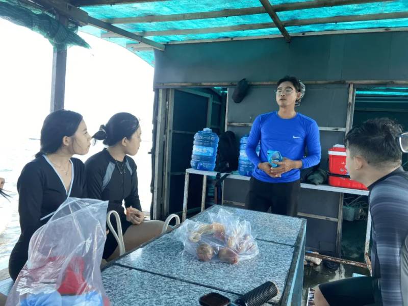 Mọi người phải nghe thật kỹ nếu không muốn bị chấn thương - freediving Phú Quý