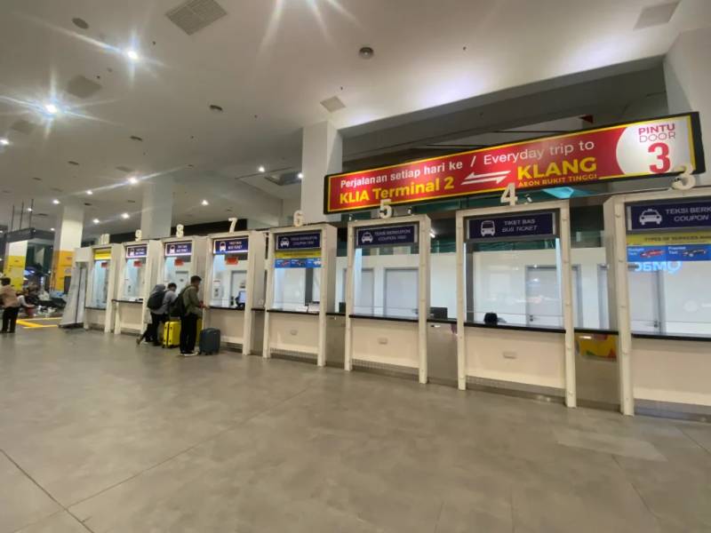 Quầy mua vé buýt tại tầng 1, KLIA 2