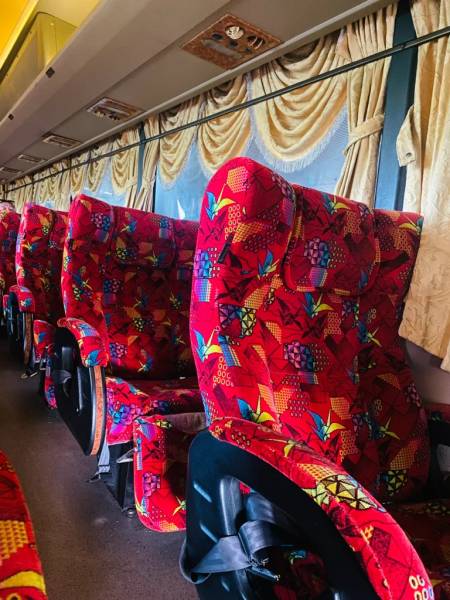 ghế ngồi khá thoải mái của Starmart Express cho chuyến đi đến Malacca