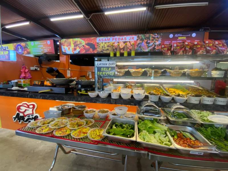 Cửa hàng chuyên bán Asam Pedas, bạn chỉ cần chọn set đã có sẵn và yêu cầu đầu bếp làm nóng lên và thêm nước sốt chua cay