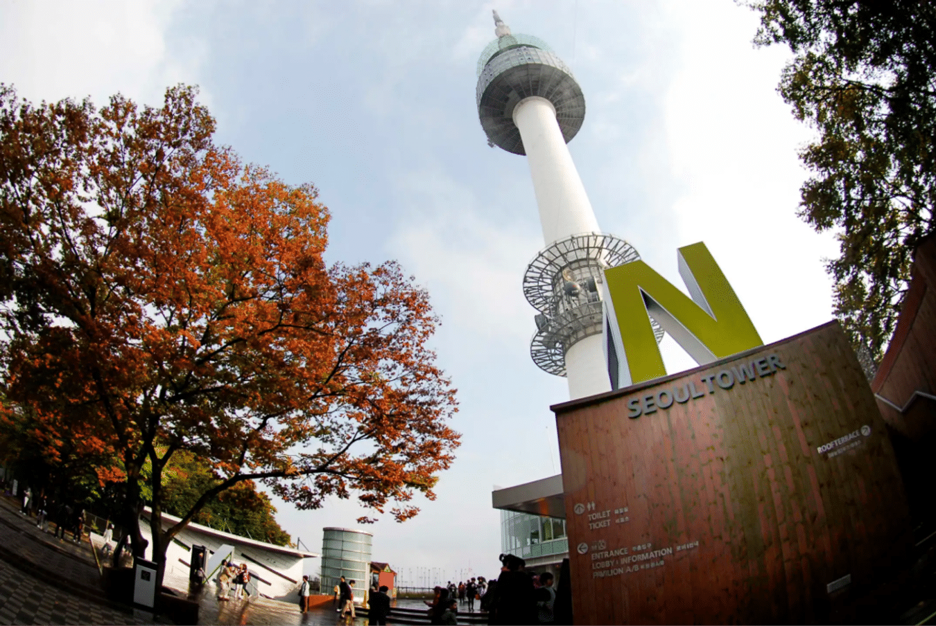 โซลทาวเวอร์หรือนัมซานทาวเวอร์ (N Seoul tower)