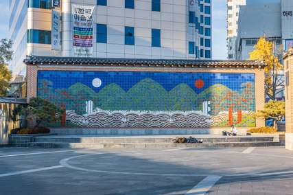 11 Most Popular Streets in Seoul Every Traveller Must Walk, Xperience Team