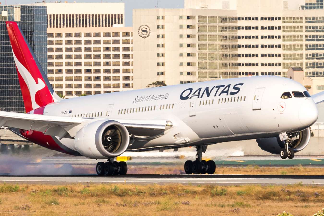 qantas travel booking