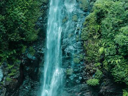 Air Terjun Tancak: Lokasi, Jam Buka, Tiket Masuk, dan Aktivitas Serunya, Mas Bellboy