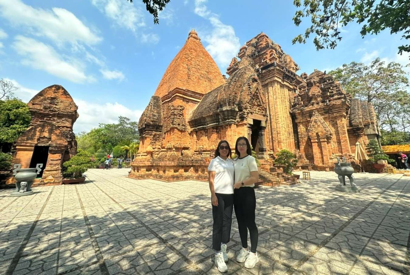 Tham quan tháp Bà Ponagar