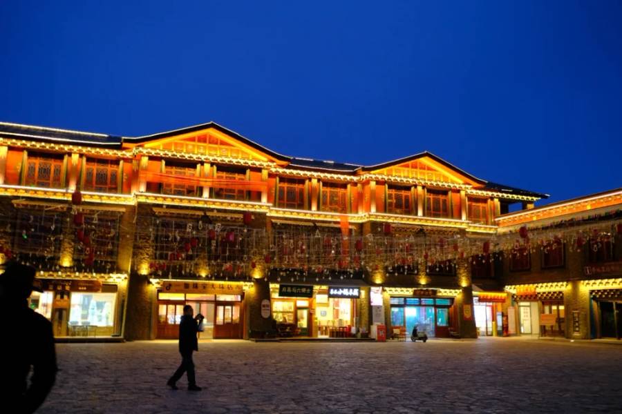 Cổng vào thành cổ Ánh Trăng Dukezong - Shangri La