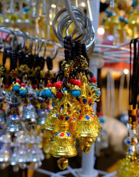 Móc khóa hình chuông cầu nguyện.