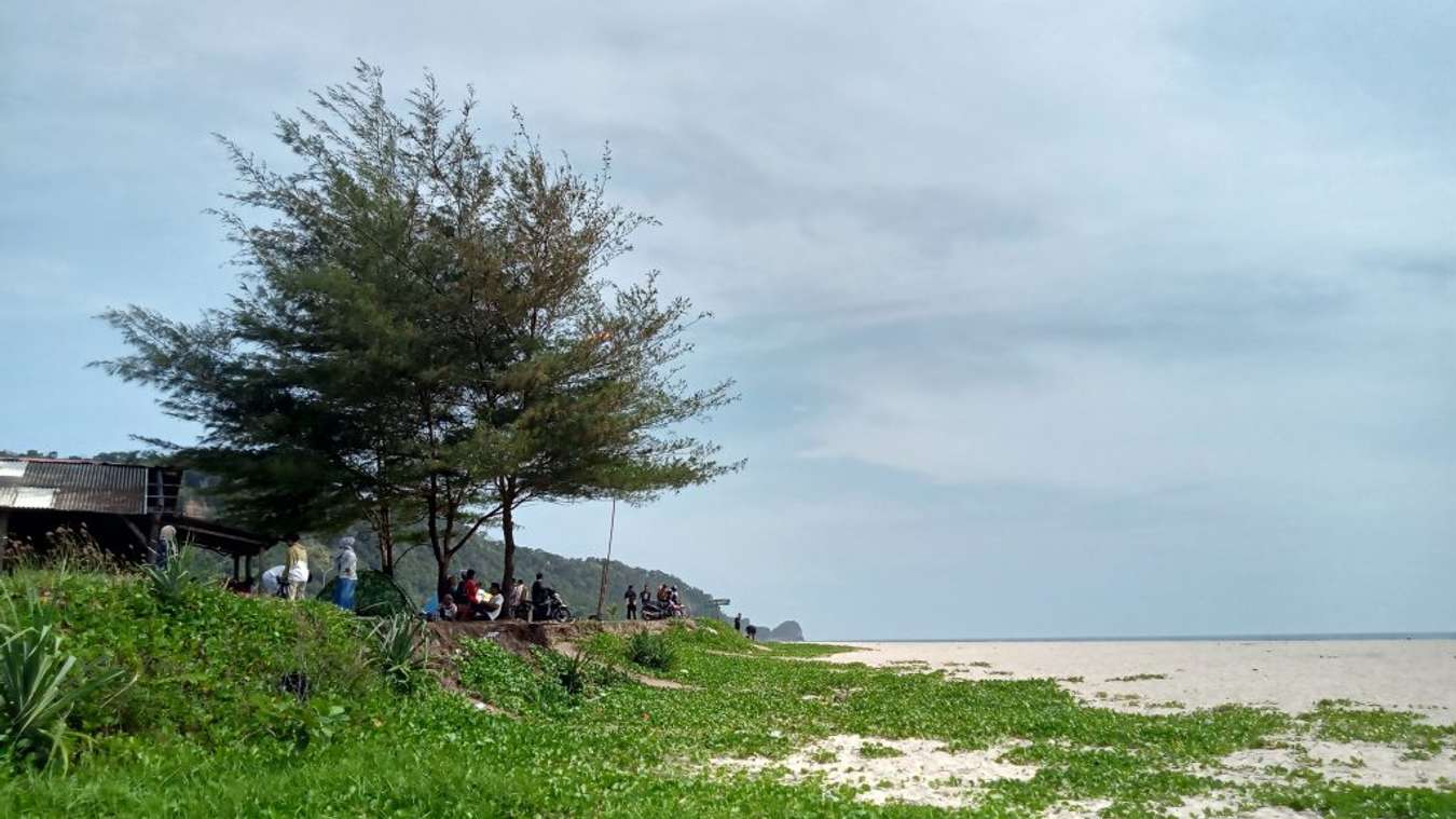 Pemandangan di Pantai Modangan