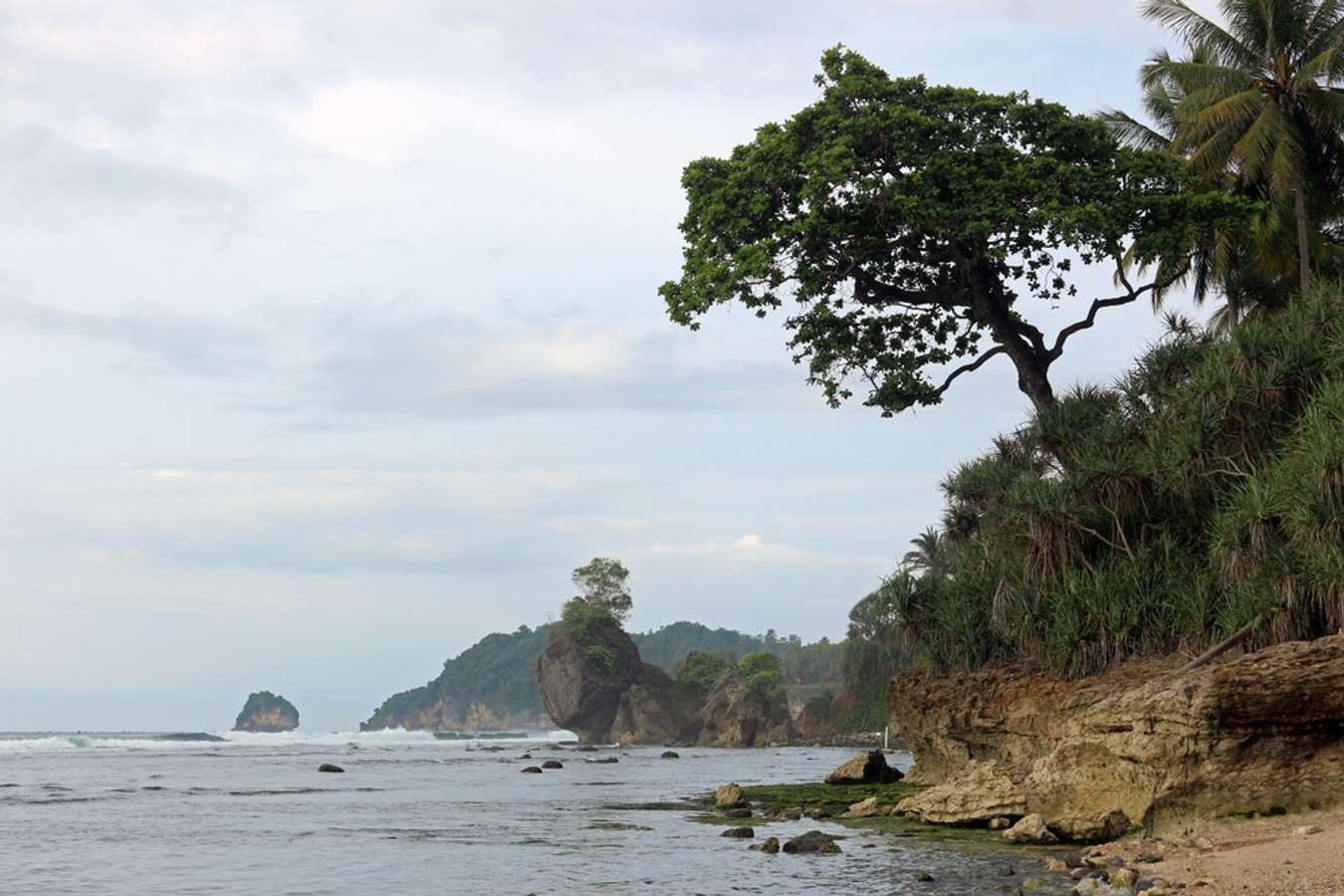 Pantai Watu Bale