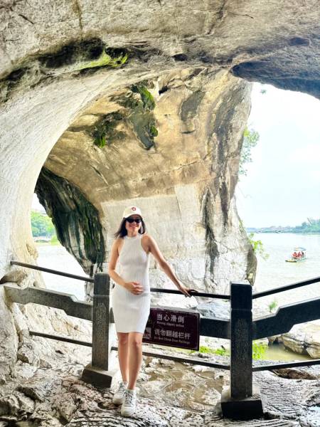 Bên trong chú Voi tại Quế Lâm