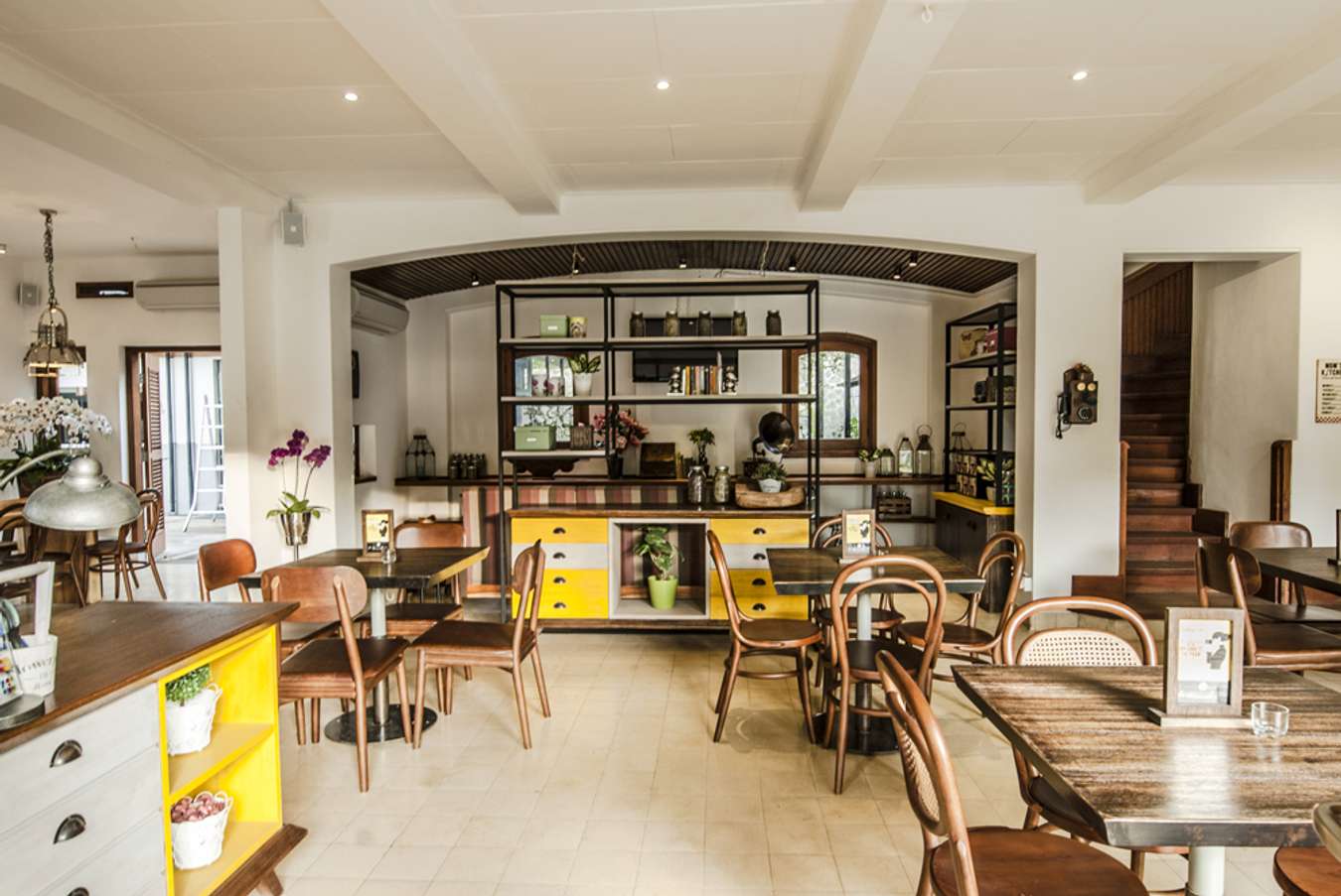 8 Rekomendasi Cafe Ramah Anak di Bandung: Orang Tua Senang, Si Kecil ...