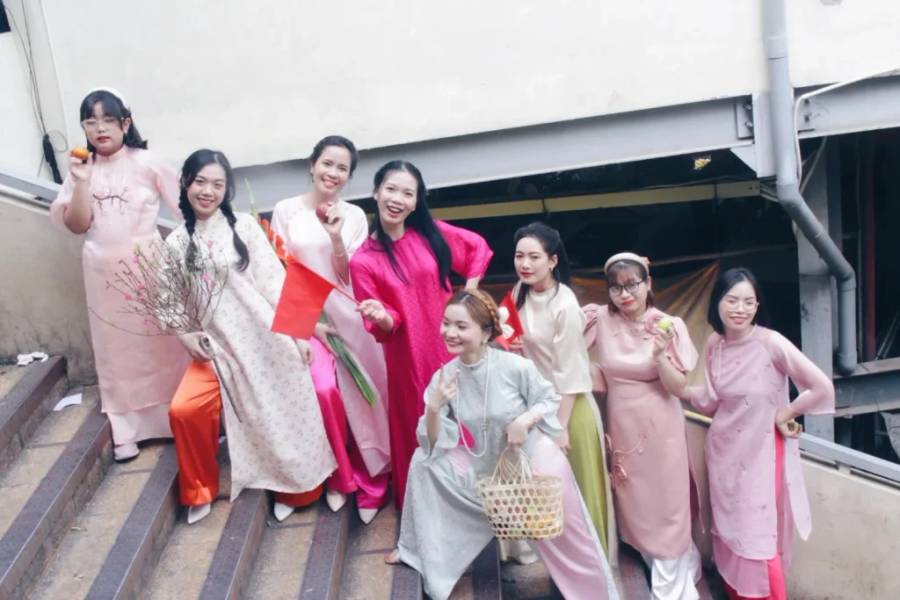 Chụp ảnh áo dài ngày Tết