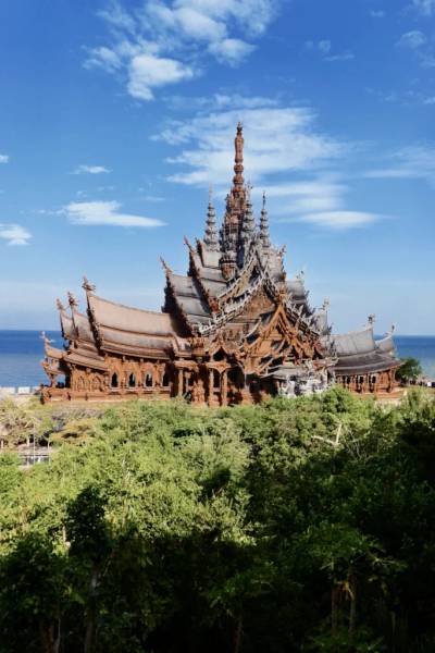 Toàn cảnh ngôi đền nhìn từ xa
