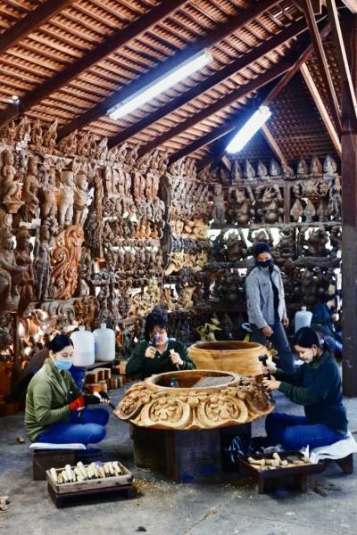Những người nghệ nhân miệt mài tạo ra từng tác phẩm điêu khắc ấn tượng