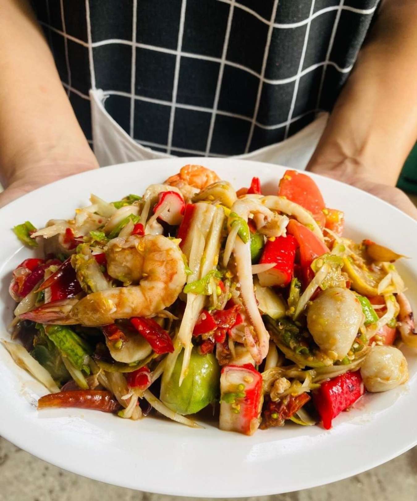 salad hải sản cay Tam Talay