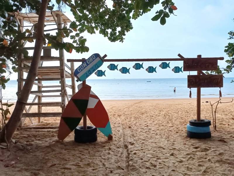 Biển xanh cát trắng tại Đầm Trầu