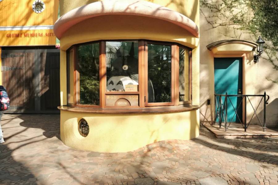 “Cửa soát vé” tượng trưng do chính Totoro canh giữ