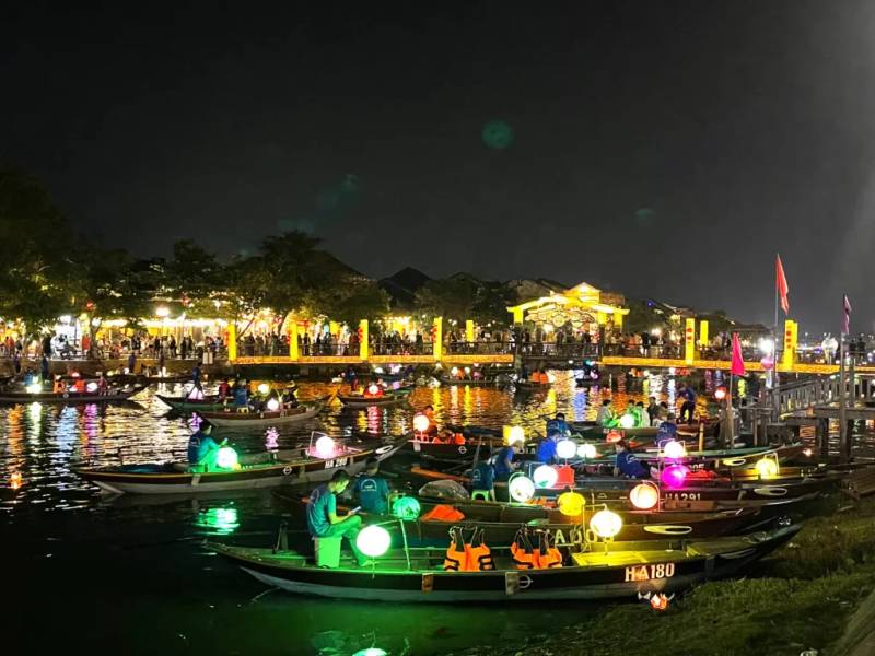 Sông Hoài về đêm