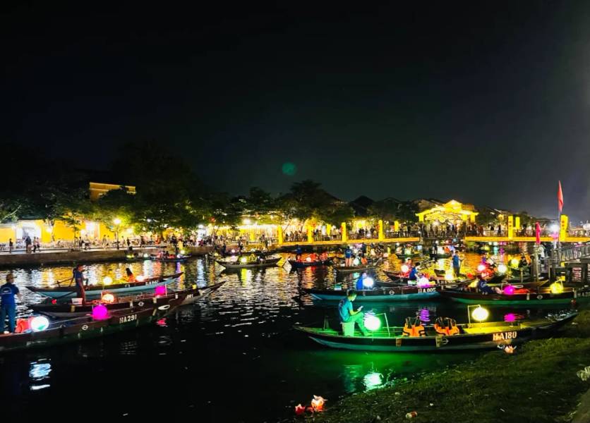 Sông Hoài về đêm