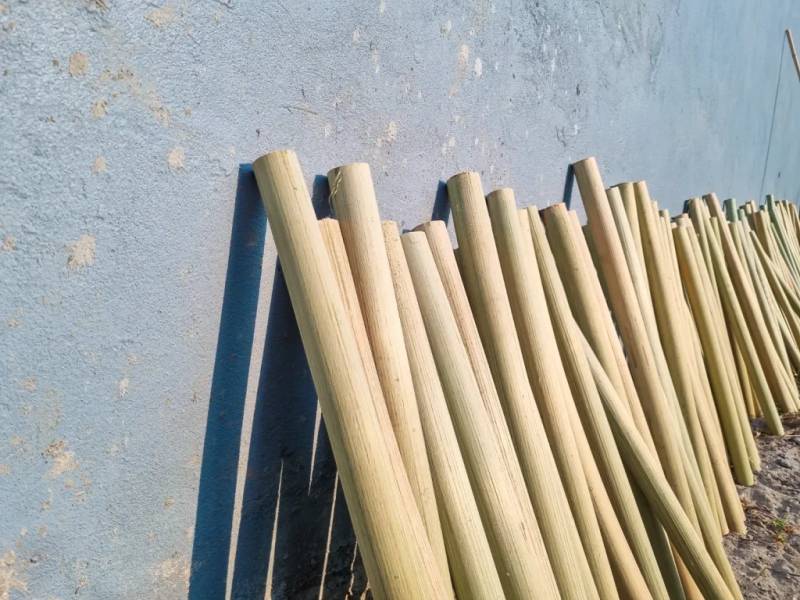 Nguyên liệu làm mây tre đen ở Làng Phú Vinh