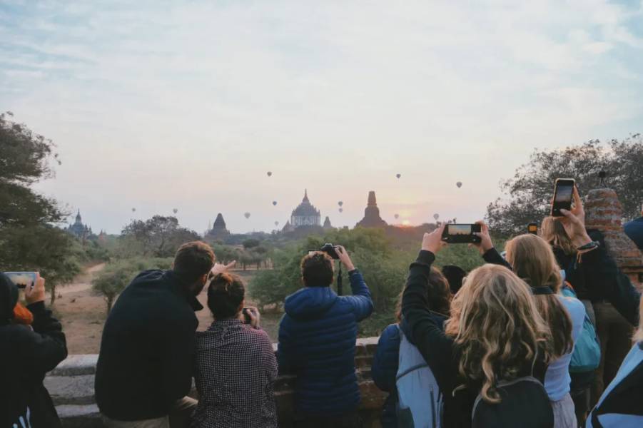 Khung cảnh bình minh ngắm khinh khí cầu ở Bagan
