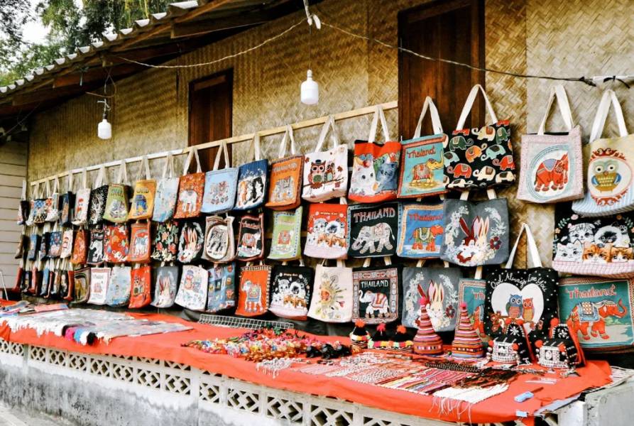 Con phố bên dòng sông - Khlong Mae Kha 