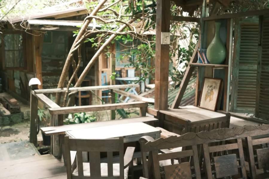 Nội thất đều đã nhuốm màu thời gian