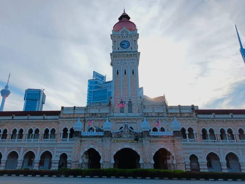 Quang cảnh bên ngoài của tòa nhà Sultan Abdul Samad