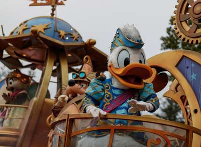 Disneyland or DisneySea?, Traveloka Editorial