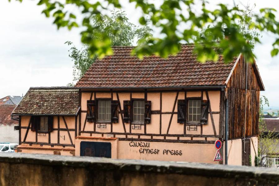 Những ngôi nhà mang màu thời gian tại thị trấn Riquewihr