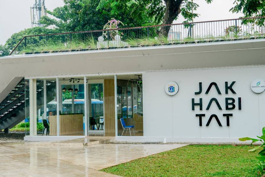 Aktivitas di Taman Literasi Blok M
