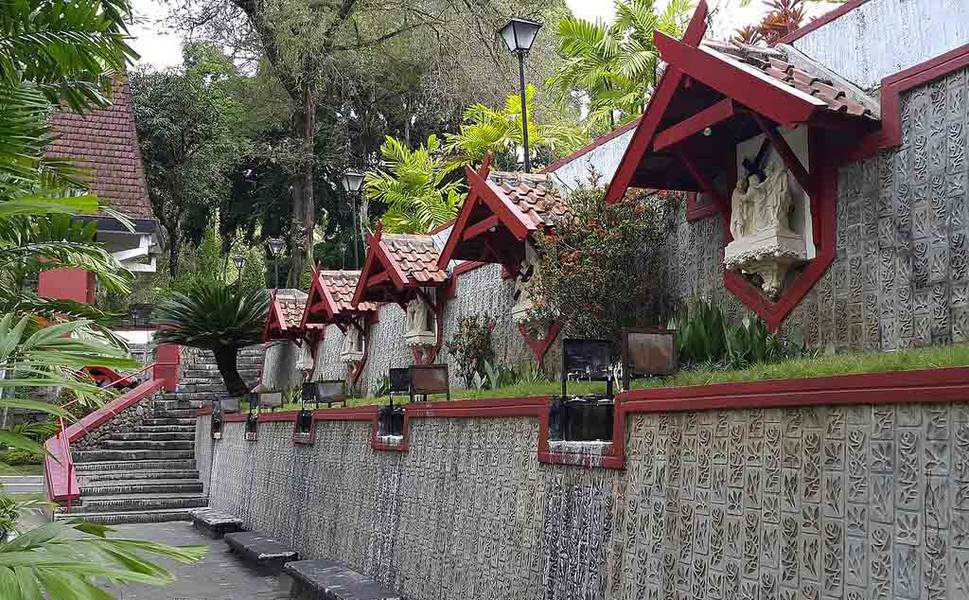 Aktivitas di Goa Maria Sendangsono