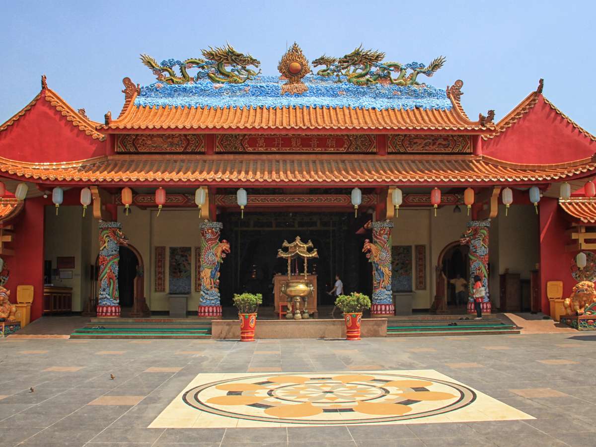 Vihara Avalokitesvara: Sejarah, Lokasi, Jam Buka, dan Fakta Menariknya