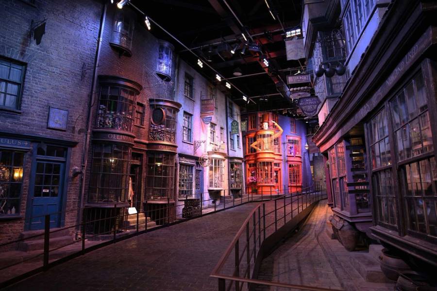 This image has an empty alt attribute; its file name is Warner-Bros.-Studio-Tour-London-The-Making-of-Harry-Potter-Traveloka-Xperience.webp