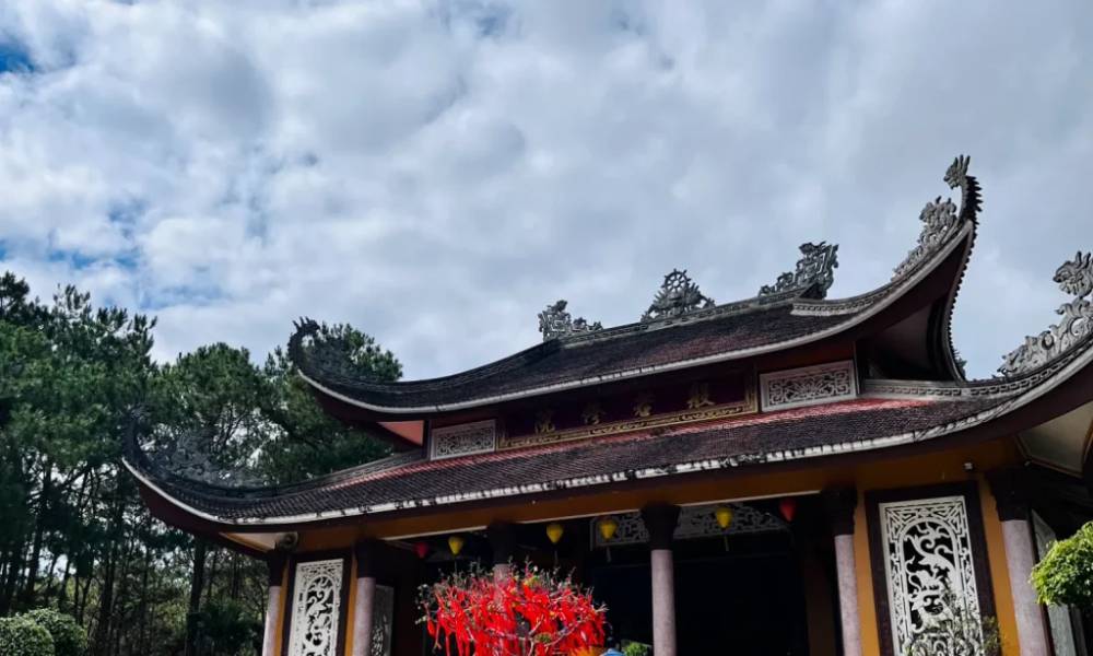 Khu vực chính điện 
