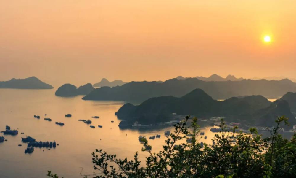 Ngắm hoàng hôn tại Pháo đài Thần Công