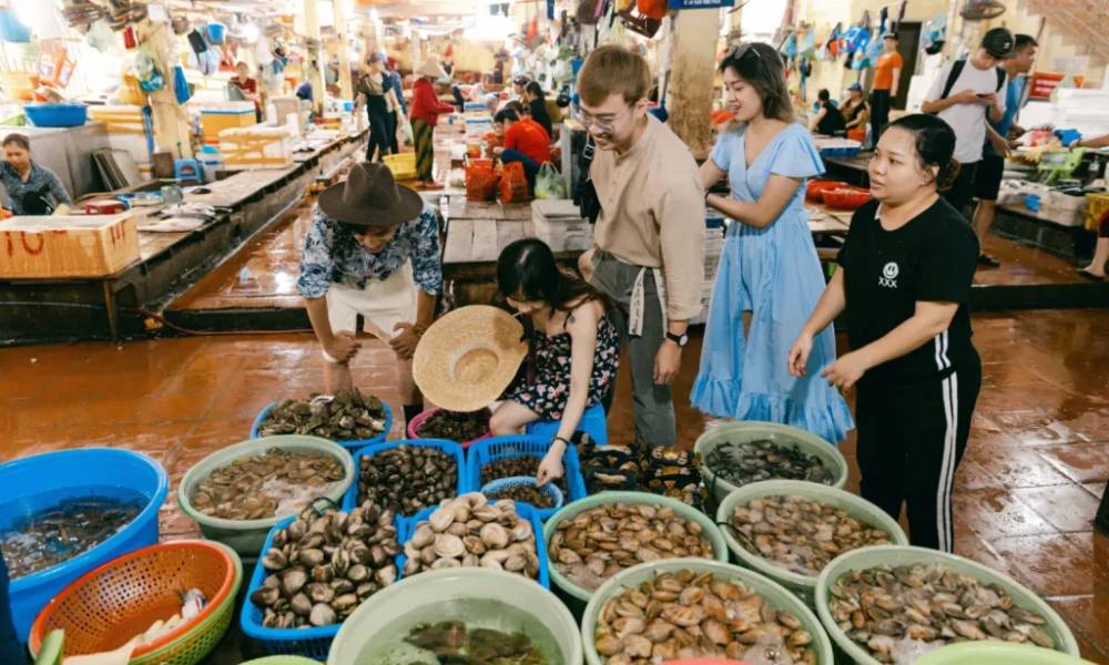 Chợ hải sản tịa đảo Cát Bà