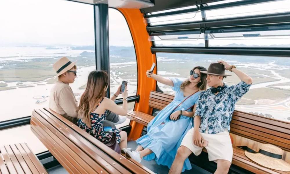 Check-in cùng bạn bè trên tuyến cáp treo Sun World Cát Bà